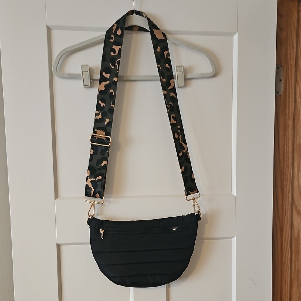 Stylish Black Crossbody Bag with Leopard Strap